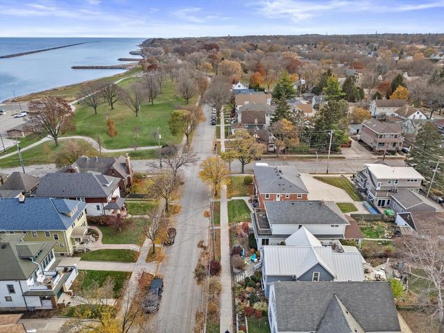 2739 S Shore DRIVE, Milwaukee, WI 53207