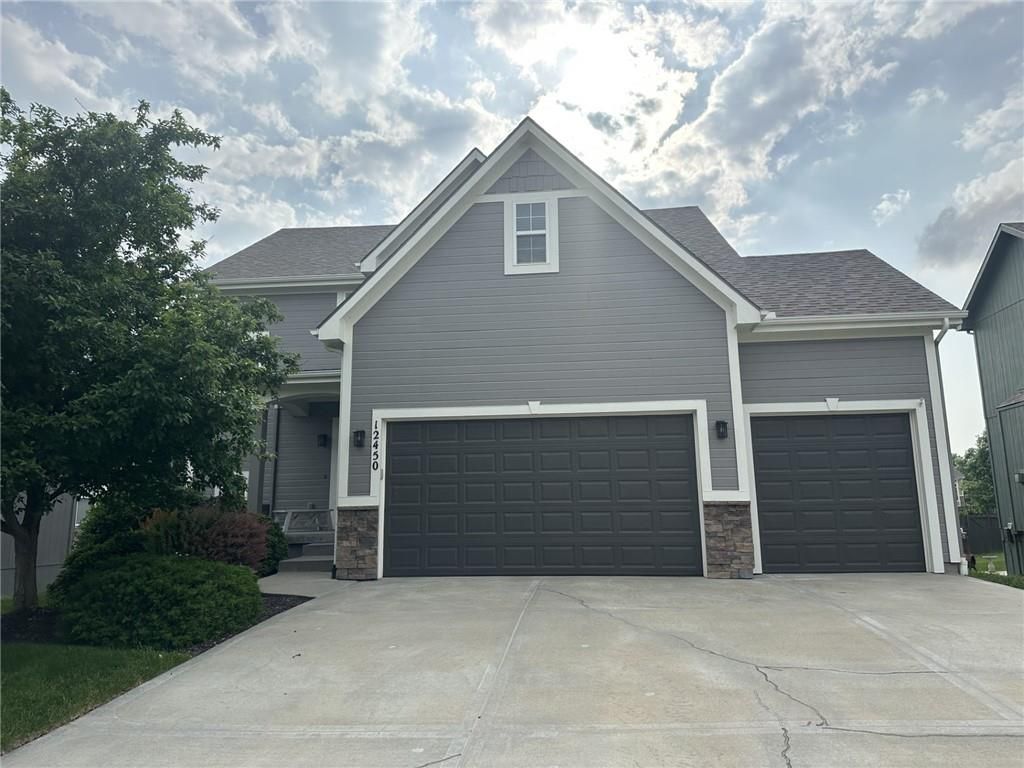 12450 S Crestone Street, Olathe, KS 66061