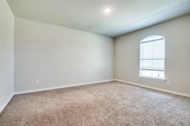 801 Woodcrest Drive, Ennis, TX 75119