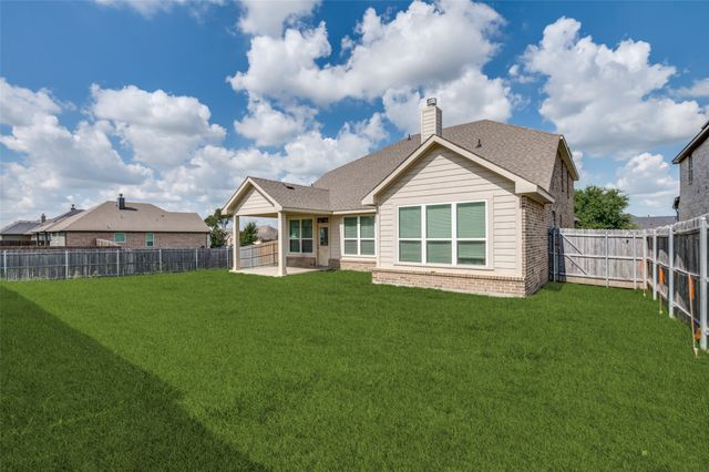 801 Woodcrest Drive, Ennis, TX 75119