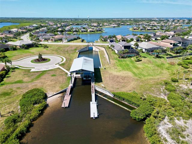 921 RIVERSCAPE STREET, Bradenton, FL 34208