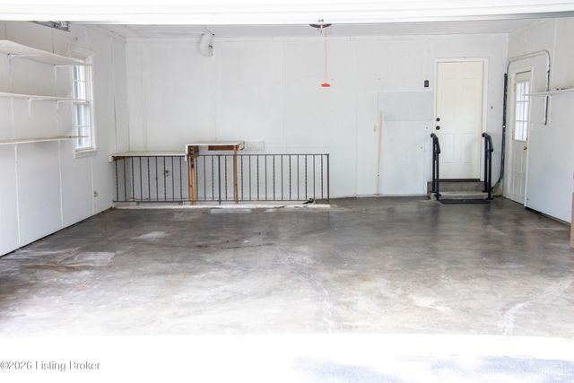 9000 Cardiff Rd, Louisville, KY 40242