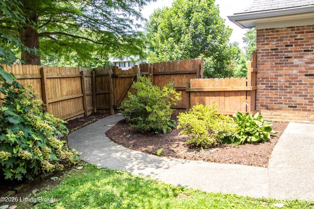 9000 Cardiff Rd, Louisville, KY 40242