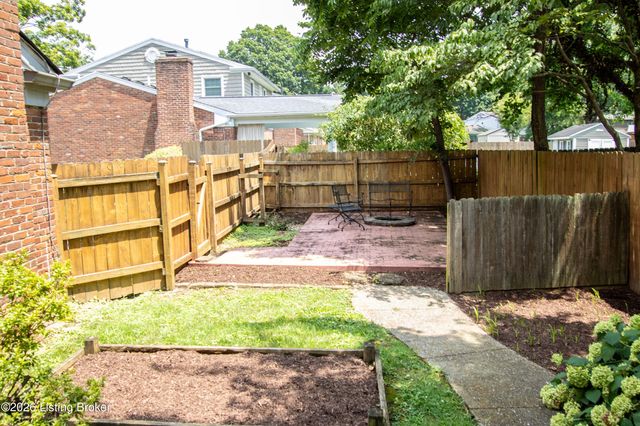 9000 Cardiff Rd, Louisville, KY 40242