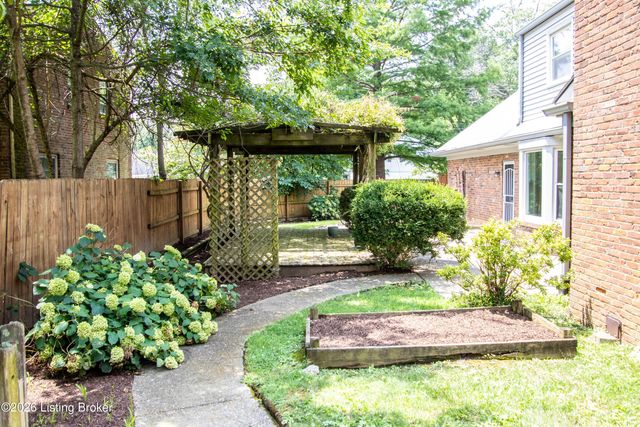 9000 Cardiff Rd, Louisville, KY 40242