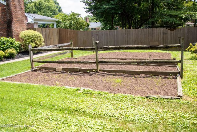 9000 Cardiff Rd, Louisville, KY 40242