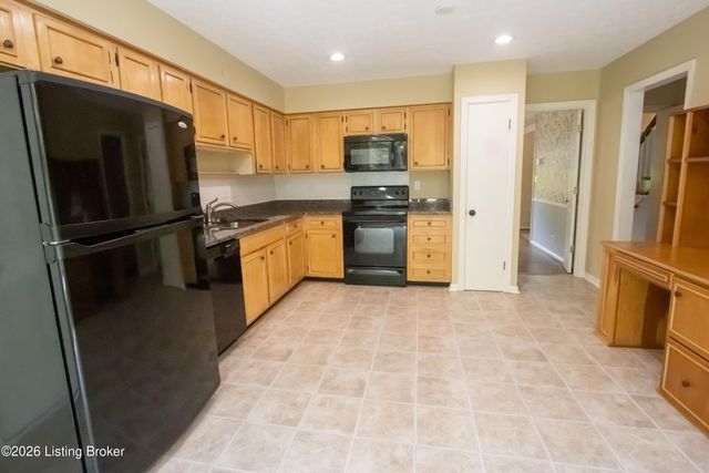 9000 Cardiff Rd, Louisville, KY 40242