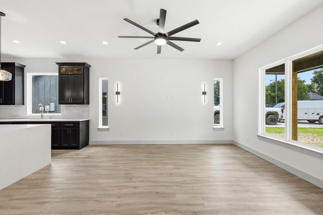 314 W Cobb Street, Bridgeport, TX 76426