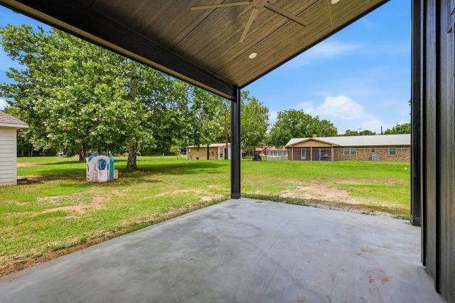 314 W Cobb Street, Bridgeport, TX 76426