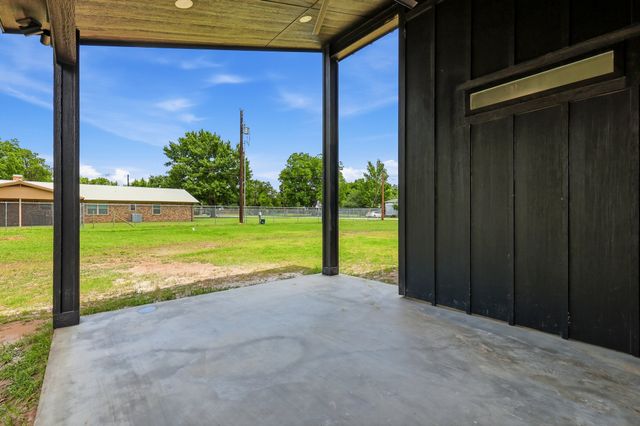 314 W Cobb Street, Bridgeport, TX 76426