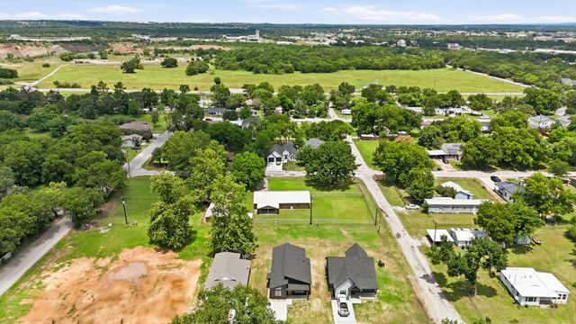 314 W Cobb Street, Bridgeport, TX 76426