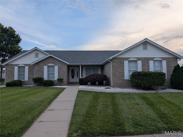 521 Grand Avenue, Waterloo, IL 62298