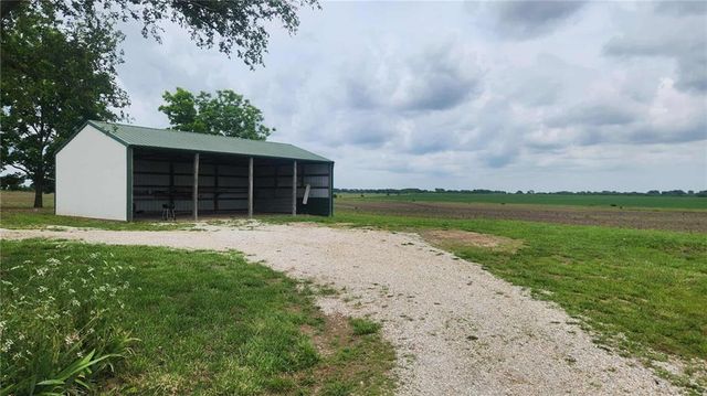 27217 S O'Bannon Road, Garden City, MO 64747