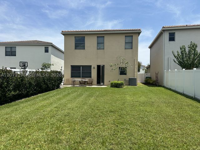 885 NE 191st St, Miami, FL 33179