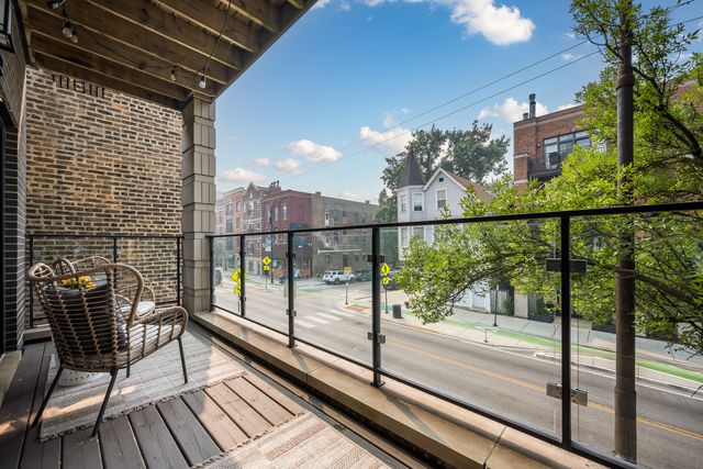 2104 W Belmont Avenue 2E, Chicago, IL 60618