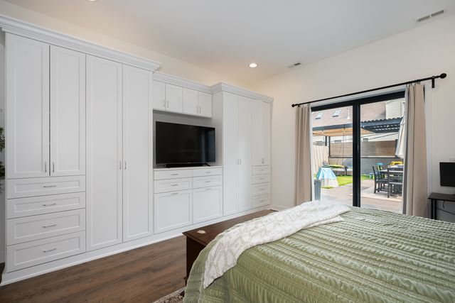 2104 W Belmont Avenue 2E, Chicago, IL 60618