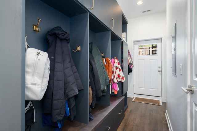 2104 W Belmont Avenue 2E, Chicago, IL 60618