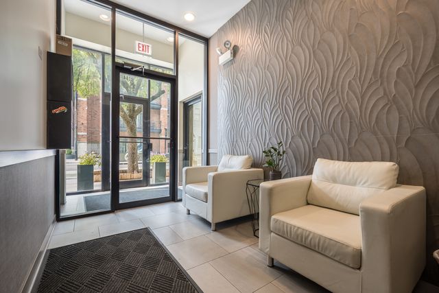 2104 W Belmont Avenue 2E, Chicago, IL 60618
