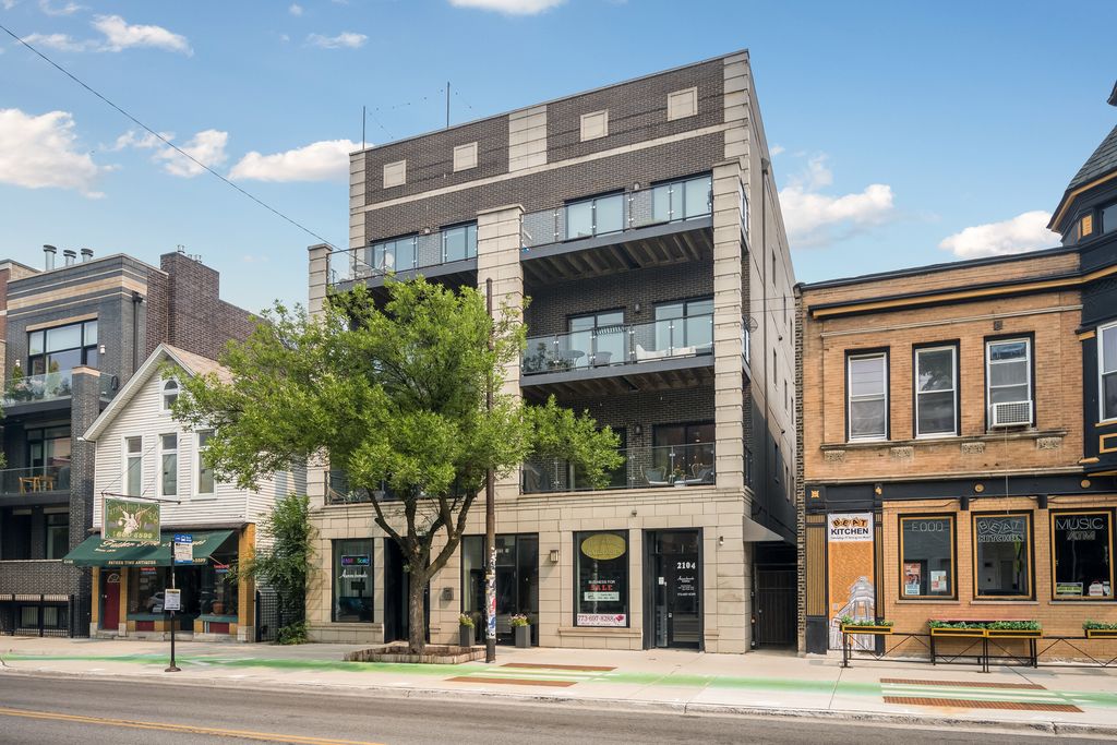2104 W Belmont Avenue 2E, Chicago, IL 60618