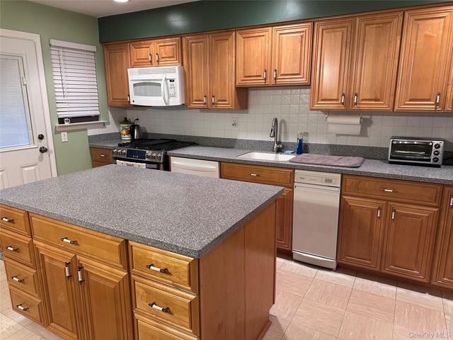 44 Milford Lane A, Suffern, NY 10901