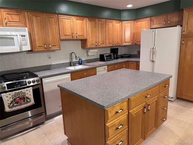 44 Milford Lane A, Suffern, NY 10901