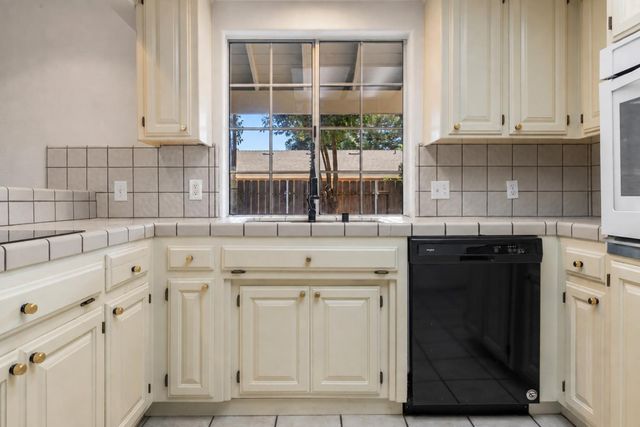 2135 Navajo Ct, Oakdale, CA 95361