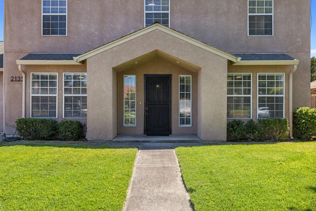 2135 Navajo Ct, Oakdale, CA 95361