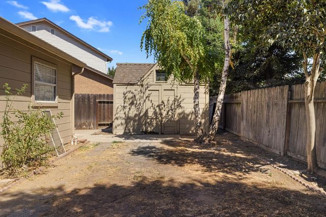 2135 Navajo Ct, Oakdale, CA 95361