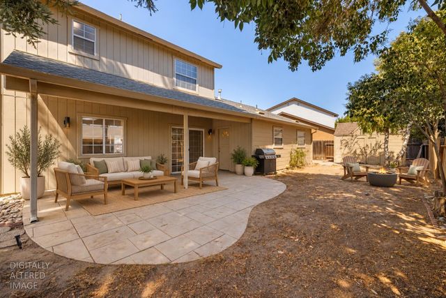 2135 Navajo Ct, Oakdale, CA 95361