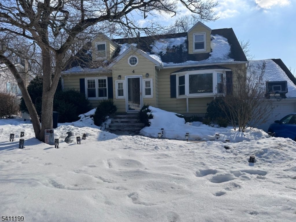 4 Elizabeth Ave, Stanhope Boro, NJ 07874