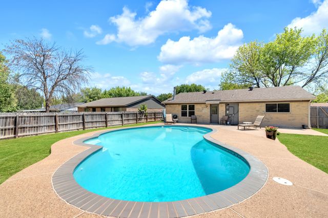 5721 Macneill Drive, Haltom City, TX 76148