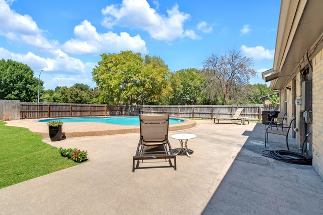 5721 Macneill Drive, Haltom City, TX 76148