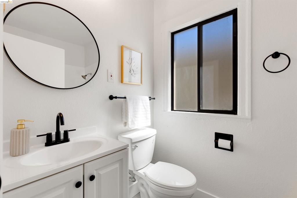 Image 18 of property listing at 2517 79th Ave, Oakland, CA 94605