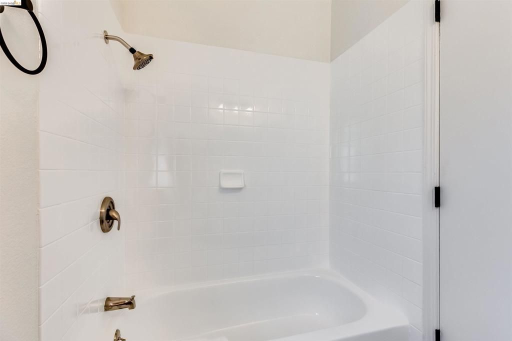 Image 19 of property listing at 2517 79th Ave, Oakland, CA 94605