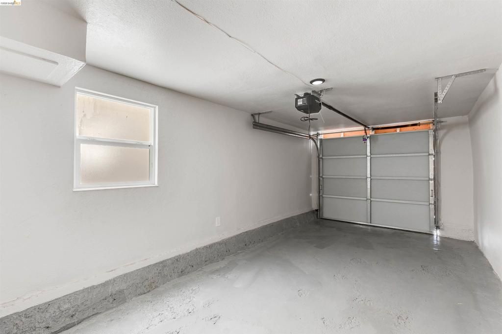 Image 26 of property listing at 2517 79th Ave, Oakland, CA 94605