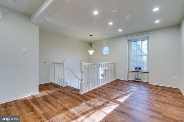 1589 WOODCREST DR, Reston, VA 20194