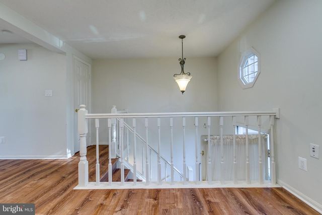 1589 WOODCREST DR, Reston, VA 20194