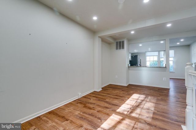 1589 WOODCREST DR, Reston, VA 20194