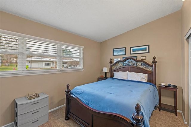 809 Cimarron Trail, Belton, MO 64012