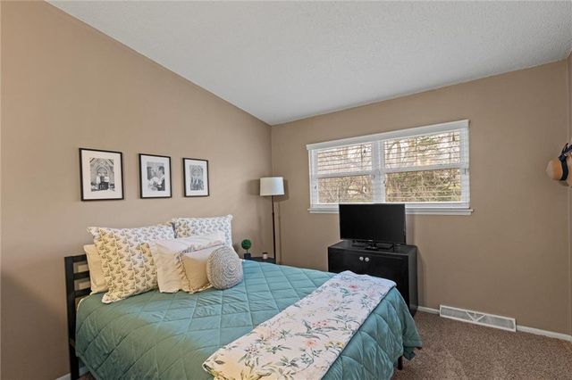 809 Cimarron Trail, Belton, MO 64012