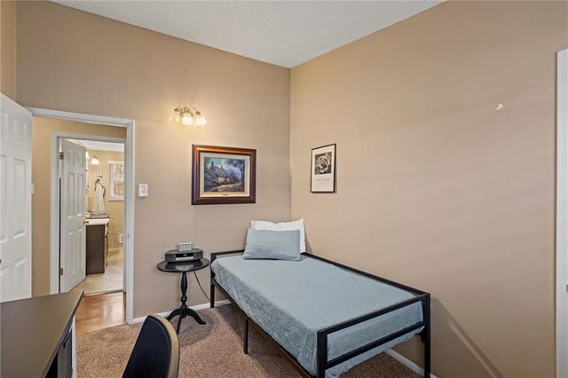 809 Cimarron Trail, Belton, MO 64012