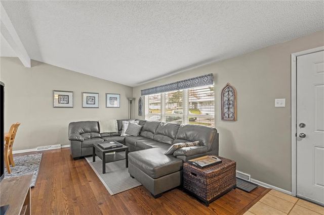 809 Cimarron Trail, Belton, MO 64012