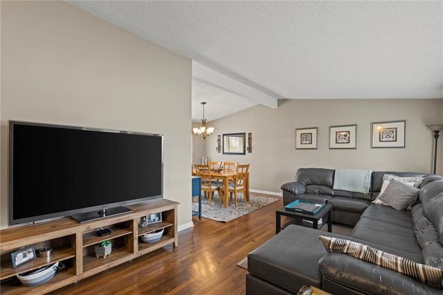 809 Cimarron Trail, Belton, MO 64012