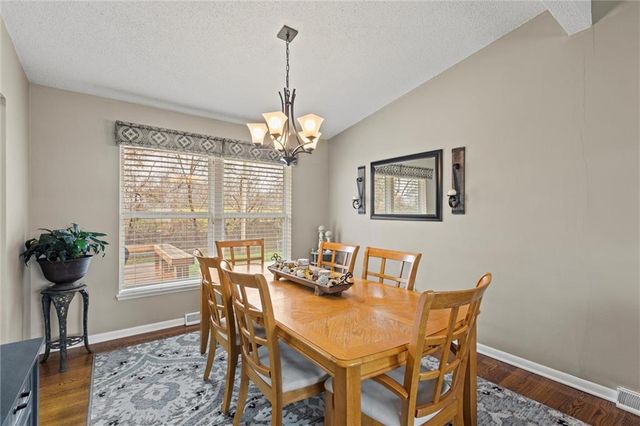 809 Cimarron Trail, Belton, MO 64012