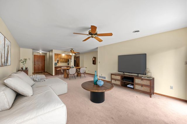 643 South Street 103, Munster, IN 46321