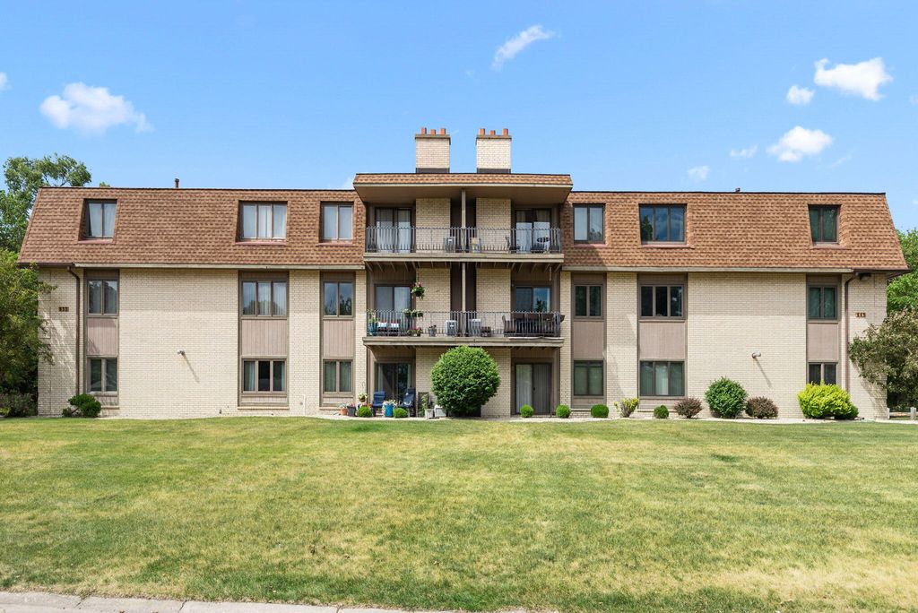 643 South Street 103, Munster, IN 46321