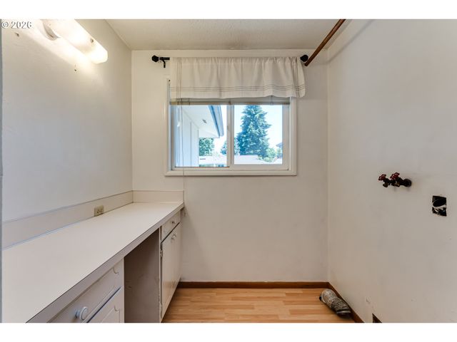 4742 THUNDERBIRD St, Eugene, OR 97404