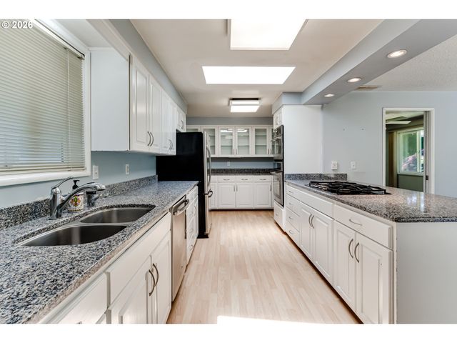 4742 THUNDERBIRD St, Eugene, OR 97404