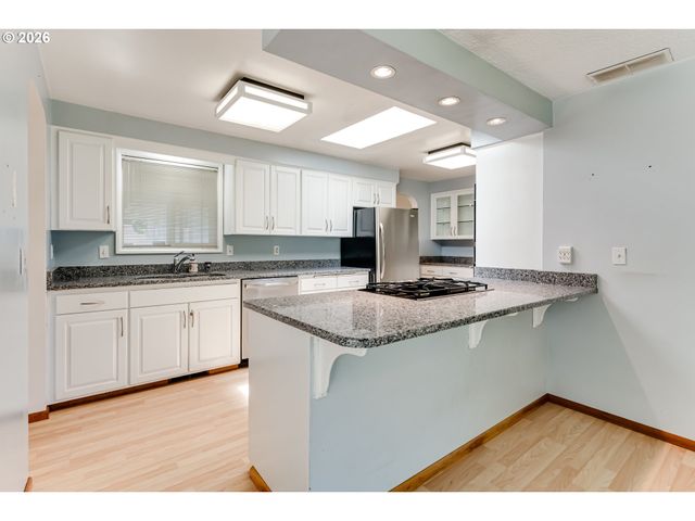 4742 THUNDERBIRD St, Eugene, OR 97404