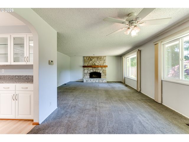 4742 THUNDERBIRD St, Eugene, OR 97404